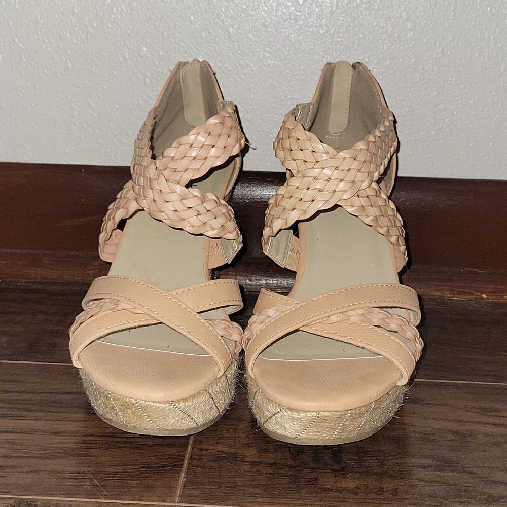 Daytrip Wedges size 8.5